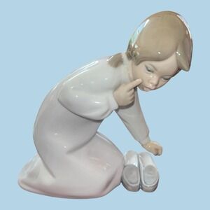 Lladro "Little Girl With Slippers" Spain # 4523 Retired 1970 Vintage